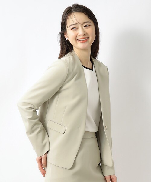 index（インデックス）の「◆≪通勤・セレモニー/セットアップ対応≫ ストレッチノーカラージャケット【洗濯機洗い可】（ノーカラージャケット・レディース・オリーブ/ナチュラル/ネイビー・38/42/36/40）」の4枚目の写真