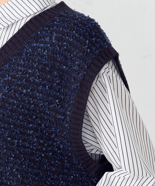 COMME CA ISM（コムサイズム）の「リボンヤーン　ツイード調　ニットベスト（ベスト・レディース・アイボリー/ネイビー・FREE）」の8枚目の写真