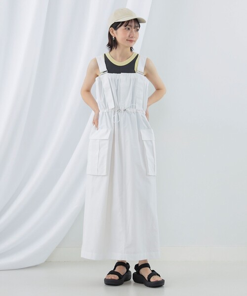 Ray BEAMS（レイビームス）の「カーゴポケット サロペット ワンピース（ワンピース・レディース・ブラック/ホワイト・1/0）」の3枚目の写真