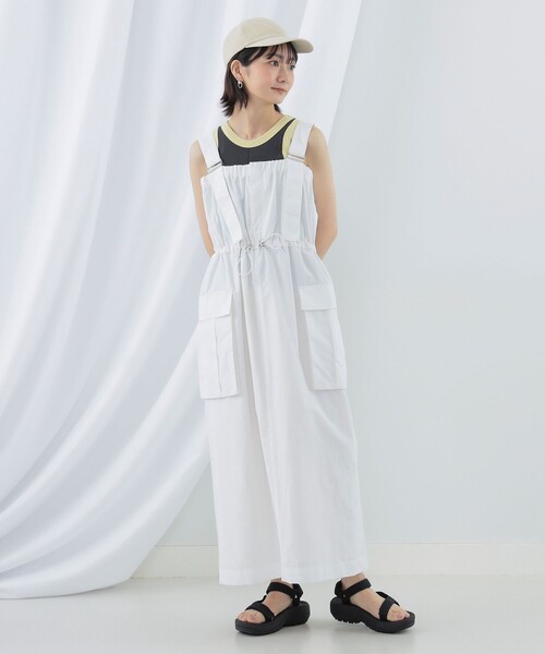 Ray BEAMS（レイビームス）の「カーゴポケット サロペット ワンピース（ワンピース・レディース・ブラック/ホワイト・1/0）」の7枚目の写真