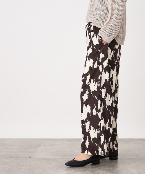 THE SHOP TK (ザ ショップ ティーケー )の「◆プリントイージーパンツ【洗濯機OK】(その他パンツ・レディース・ブラウン系その他2/ブラック系・12/13)」の2枚目の写真