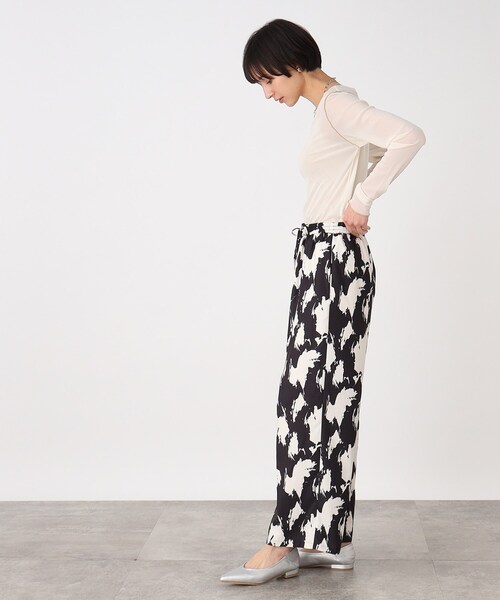 THE SHOP TK (ザ ショップ ティーケー )の「◆プリントイージーパンツ【洗濯機OK】(その他パンツ・レディース・ブラウン系その他2/ブラック系・12/13)」の4枚目の写真