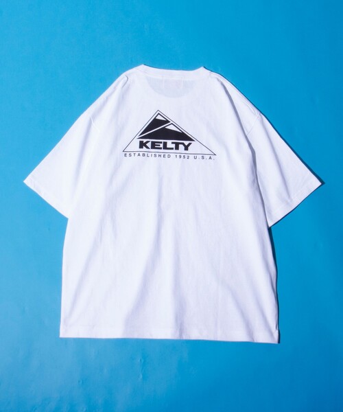 KELTY(ケルティ)の「【限定展開】【KELTY×GLOSTER】別注 ケルティワンポイントワッペン バックプリントTシャツ(Tシャツ/カットソー・メンズ・アッシュグレー/ブラック/グレイッシュベージュ/ホワイト・S/M/L)」の7枚目の写真
