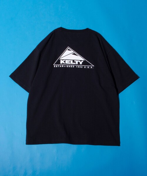 KELTY(ケルティ)の「【限定展開】【KELTY×GLOSTER】別注 ケルティワンポイントワッペン バックプリントTシャツ(Tシャツ/カットソー・メンズ・アッシュグレー/ブラック/グレイッシュベージュ/ホワイト・S/M/L)」の13枚目の写真
