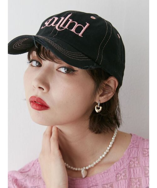 jouetie（ジュエティ）の「ヴィンテージライクダメージロゴキャップ（キャップ・レディース・ブラック/ブルー・FREE）」の2枚目の写真