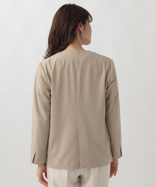 Elura(エルーラ)の「夏ラクWジャケット/107176(ノーカラージャケット・レディース・ベージュ/ブラック・MEDIUM/LARGE)」の6枚目の写真