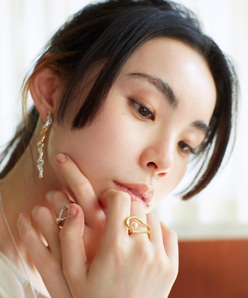 Nothing And Others(ナッシングアンドアザーズ)の「「Nothing And Others/ナッシングアンドアザーズ」Hook chain Pierce(ピアス(両耳用)・レディース・マルチ/シルバー・FREE)」の4枚目の写真