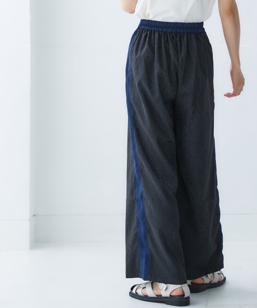 Soiunique（スワユニーク）の「サイドライン総柄ジャガードストレートパンツ ［Soiunique］（その他パンツ・レディース・ブラウン系/ブラック系/ダークグリーン系・M/L/LL）」の7枚目の写真