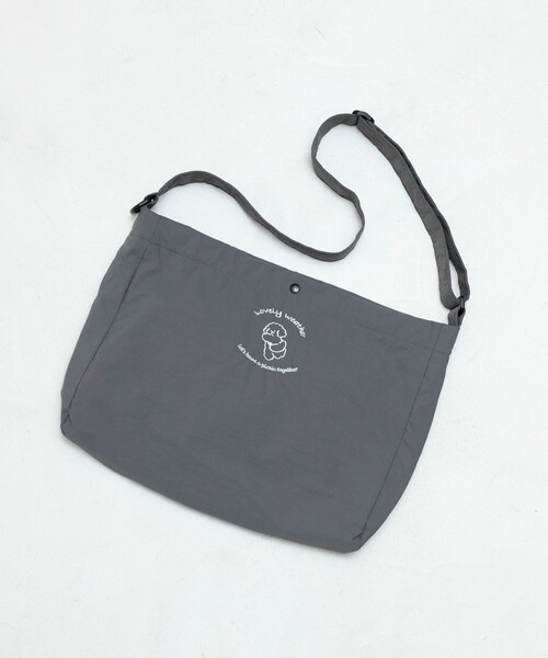 FREAK'S STORE(フリークスストア)の「tombonia/トムボニア 別注 ワンポイント ナイロン ショルダー バッグ(ショルダーバッグ・メンズ・ブラック/チャコールグレー/ベージュ・フリ-)」の1枚目の写真