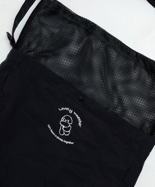 FREAK'S STORE(フリークスストア)の「tombonia/トムボニア 別注 ワンポイント ナイロン ショルダー バッグ(ショルダーバッグ・メンズ・ブラック/チャコールグレー/ベージュ・フリ-)」の7枚目の写真