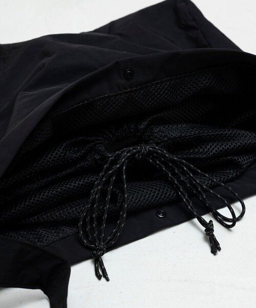 FREAK'S STORE(フリークスストア)の「tombonia/トムボニア 別注 ワンポイント ナイロン ショルダー バッグ(ショルダーバッグ・メンズ・ブラック/チャコールグレー/ベージュ・フリ-)」の8枚目の写真