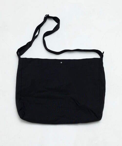 FREAK'S STORE(フリークスストア)の「tombonia/トムボニア 別注 ワンポイント ナイロン ショルダー バッグ(ショルダーバッグ・メンズ・ブラック/チャコールグレー/ベージュ・フリ-)」の12枚目の写真