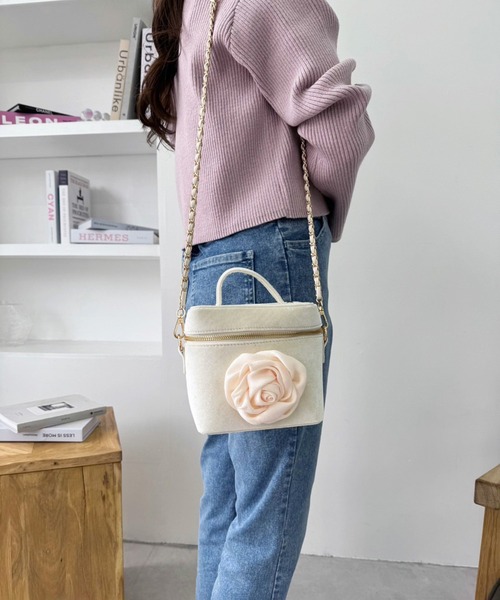 one after another NICE CLAUP（ワンアフターアナザーナイスクラップ）の「【plume】ローズバニティショルダーバッグ（ショルダーバッグ・レディース・ブラック/アイボリー/ピンク・FREE）」の4枚目の写真