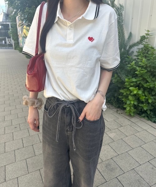 nemne store(ネンネストア)の「【低身長サイズあり】ハートポロシャツ(ポロシャツ・レディース・ライトブルー/アイボリー/ブラウン・MEDIUM/SMALL)」の2枚目の写真