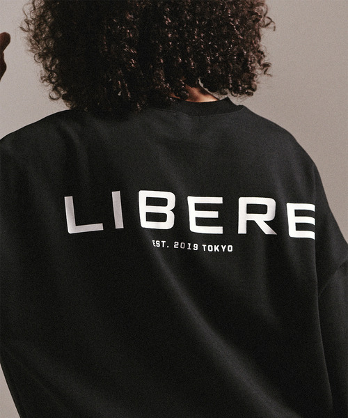 LIBERE(リベーレ)の「LIBERE リベーレ / LIBERE LOGO CREWNECK SWEAT ロゴグラフィックプリントクルーネックウェット ビッグシルエットトレーナー / 245213-245214-245215(スウェット・メンズ・ホワイト/パープル/ブラック・MEDIUM/SMALL/LARGE)」の2枚目の写真