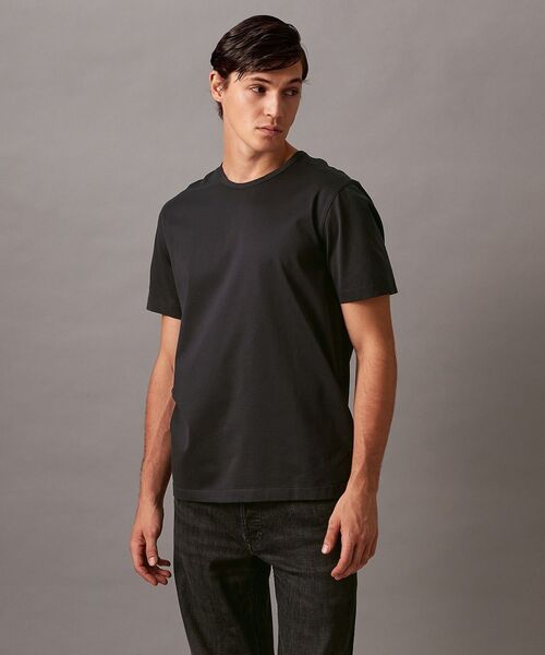 Calvin Klein（カルバン・クライン）の「Tシャツ - [Cha Eun-woo / チャ・ウヌ着用商品]クルーネックショートスリーブTシャツ（Tシャツ/カットソー・メンズ・レッド系その他/ブラック系/グレイッシュベージュ/アイボリー/ブラック・M/L/S/XS/XL）」の4枚目の写真