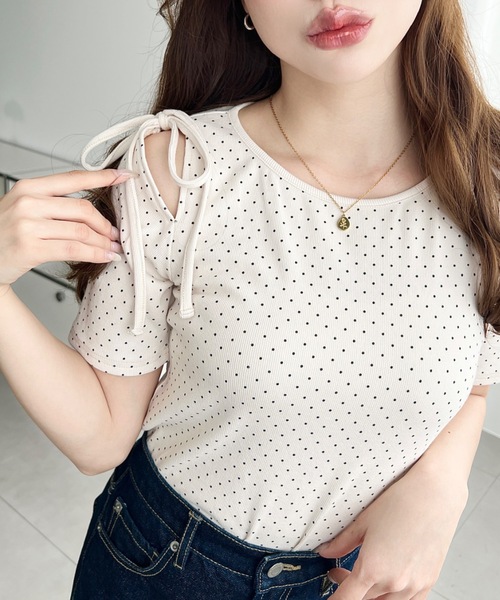 moment+（モーメントプラス）の「肩スリットリボン半袖リブトップス（Tシャツ/カットソー・レディース・ナチュラル/オフホワイト/ブラック/杢グレー/ホワイト系その他/ブラック系その他/ブルー系その他/アイボリー・M/L）」の4枚目の写真