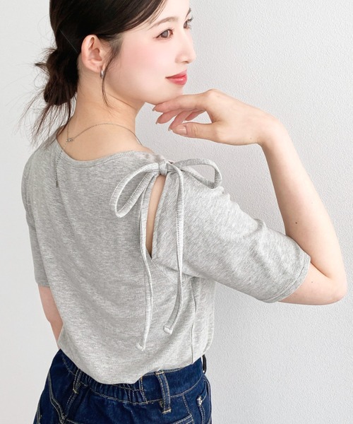 moment+（モーメントプラス）の「肩スリットリボン半袖リブトップス（Tシャツ/カットソー・レディース・ナチュラル/オフホワイト/ブラック/杢グレー/ホワイト系その他/ブラック系その他/ブルー系その他/アイボリー・M/L）」の6枚目の写真