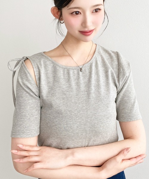 moment+（モーメントプラス）の「肩スリットリボン半袖リブトップス（Tシャツ/カットソー・レディース・ナチュラル/オフホワイト/ブラック/杢グレー/ホワイト系その他/ブラック系その他/ブルー系その他/アイボリー・M/L）」の11枚目の写真