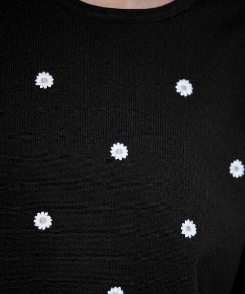 Tiaclasse(ティアクラッセ)の「フラワー刺繍ニットトップス(ニット/セーター・レディース・ベージュ/ミント/ブラック・L/M)」の8枚目の写真