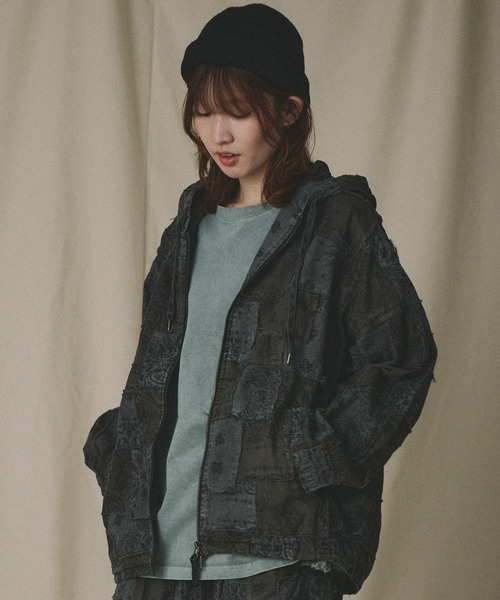 Universal Style Wear（ユニバーサルスタイルウェア）の「Universal Style Wear HAV-A-HANK ハバハンク パッチワーク フーディー（パーカー・メンズ・スミクロ/ホワイト/スモークピンク/グレイッシュブルー/グレー・X-LARGE/LARGE/MEDIUM）」の3枚目の写真