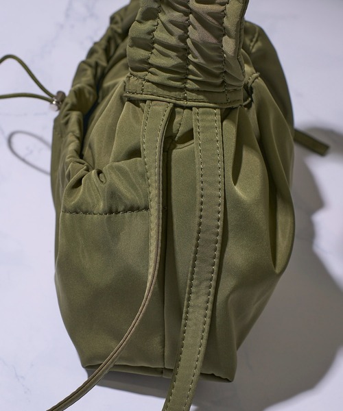 OUTDOOR PRODUCTS（アウトドアプロダクツ）の「【OUTDOOR PRODUCTS / アウトドアプロダクツ】Gather Drost Handbag / ギャザードローストリングハンドバッグ（ハンドバッグ・レディース・カーキ/ブラック/パープル・FREE）」の13枚目の写真