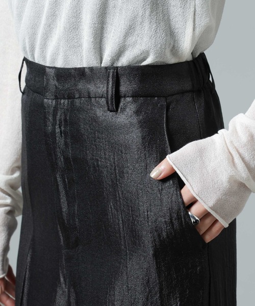 NANO universe（ナノユニバース）の「シャイニーサテンイージーパンツ（その他パンツ・レディース・ブラック/ブルーグレー/アイボリー・FREE）」の4枚目の写真