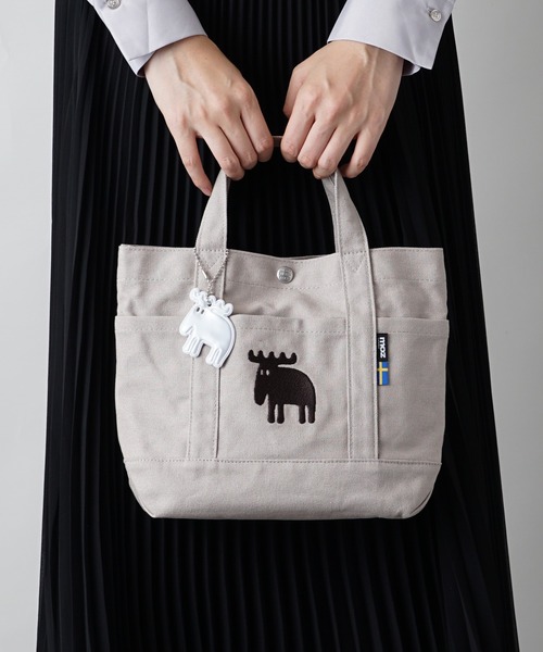 moz(モズ)の「moz(モズ) リフレクター付き キャンバスランチトートバッグ ZZHC-04R(エコバッグ/サブバッグ・レディース・ライトブルー/グレー/ピンク/ホワイト/ブラック×ホワイト/モスグリーン/イエロー/ストライプ/ブルーグリーン/ホワイト×パープル・ONE SIZE)」の4枚目の写真