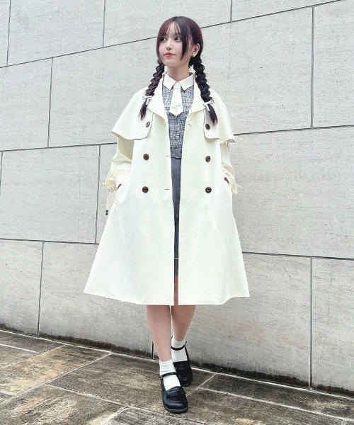 F i.n.t（フィント）の「袖レースアップケープトレンチ/fint　フィント（トレンチコート・レディース・アイボリー/ライトベージュ・FREE）」の12枚目の写真