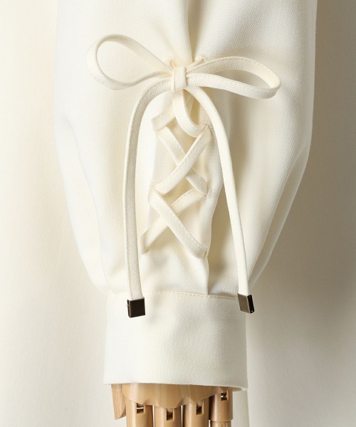 F i.n.t（フィント）の「袖レースアップケープトレンチ/fint　フィント（トレンチコート・レディース・アイボリー/ライトベージュ・FREE）」の21枚目の写真
