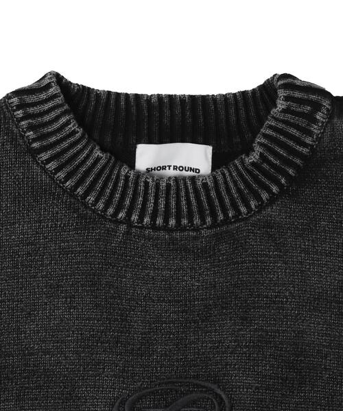 SHORT ROUND(ショートラウンド)の「SHORT ROUND/ピグメントロゴニットプルオーバー(ニット/セーター・メンズ・スミクロ/カーキ・MEDIUM/LARGE)」の4枚目の写真