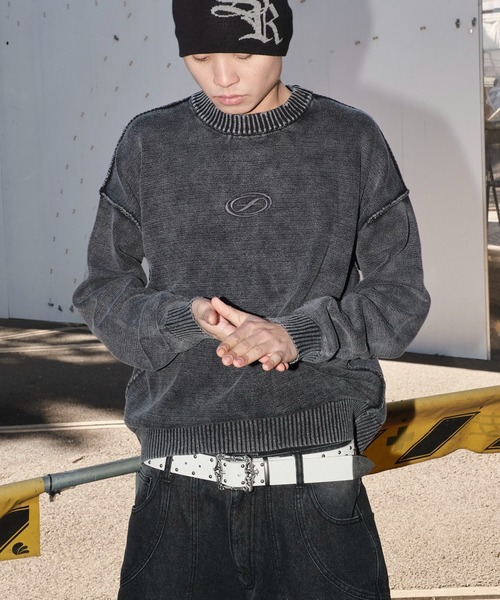 SHORT ROUND(ショートラウンド)の「SHORT ROUND/ピグメントロゴニットプルオーバー(ニット/セーター・メンズ・スミクロ/カーキ・MEDIUM/LARGE)」の2枚目の写真