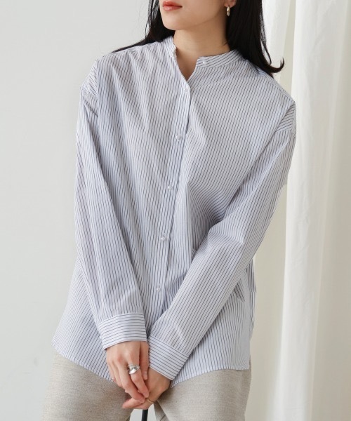 Bou Jeloud(ブージュルード)の「テトロン×コットンラメブロードストラップシャツ(シャツ/ブラウス・レディース・オフホワイト/ブルー・MEDIUM)」の1枚目の写真