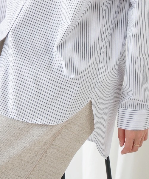 Bou Jeloud(ブージュルード)の「テトロン×コットンラメブロードストラップシャツ(シャツ/ブラウス・レディース・オフホワイト/ブルー・MEDIUM)」の6枚目の写真