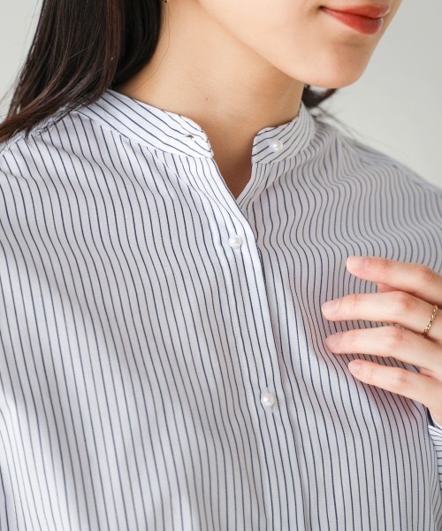 Bou Jeloud(ブージュルード)の「テトロン×コットンラメブロードストラップシャツ(シャツ/ブラウス・レディース・オフホワイト/ブルー・MEDIUM)」の10枚目の写真