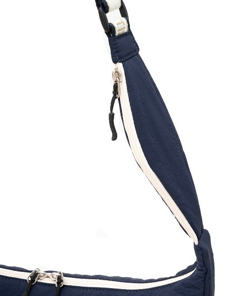 le coq sportif（ルコックスポルティフ）の「ボディバッグ（ショルダーバッグ・メンズ・ネイビー系2/ベージュ系その他/ブルー系・F）」の18枚目の写真