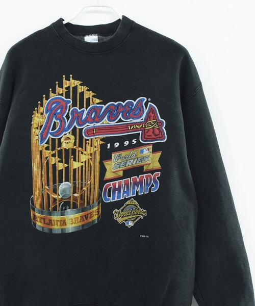 NBA/NFL/NHL/MLB(エヌビーエーエヌエフエルエヌエイチエルエムエルビー)の「【ヴィンテージ古着】90’s MLB Atlanta Braves プルオーバースウェット(スウェット・メンズ・ブラック・X-LARGE)」の1枚目の写真