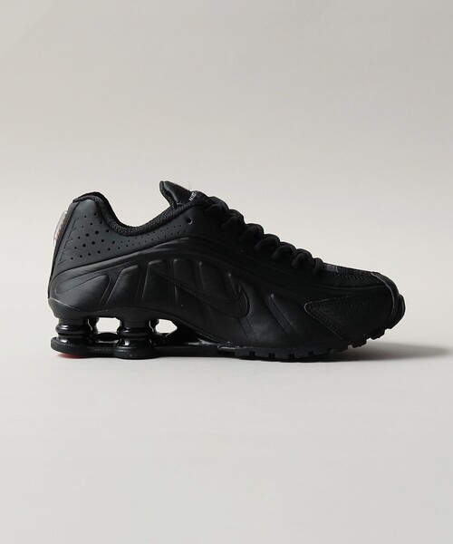 NIKE(ナイキ)の「<NIKE>W SHOX R4(スニーカー・レディース・ブラック・24.5cm/24cm/23.5cm/25cm)」の4枚目の写真