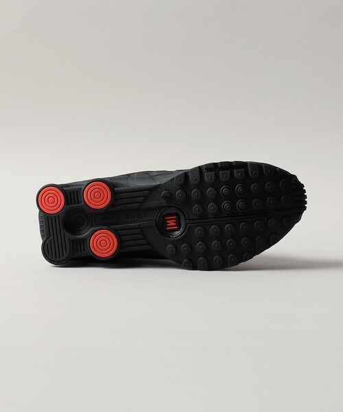 NIKE(ナイキ)の「<NIKE>W SHOX R4(スニーカー・レディース・ブラック・24.5cm/24cm/23.5cm/25cm)」の6枚目の写真