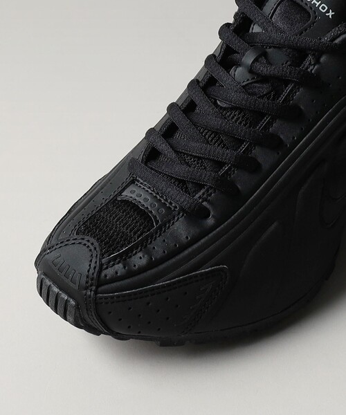 NIKE(ナイキ)の「<NIKE>W SHOX R4(スニーカー・レディース・ブラック・24.5cm/24cm/23.5cm/25cm)」の8枚目の写真