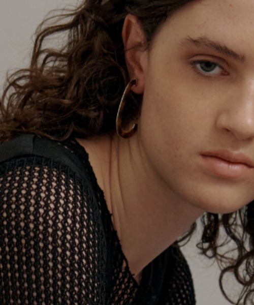 kiehtova（キエトヴァ）の「【kiehtova】GLOSS EPOXY HOOP PIERCE/グロスエポフープピアス（ピアス（両耳用）・レディース・シルバー/ブラウン・FREE）」の3枚目の写真