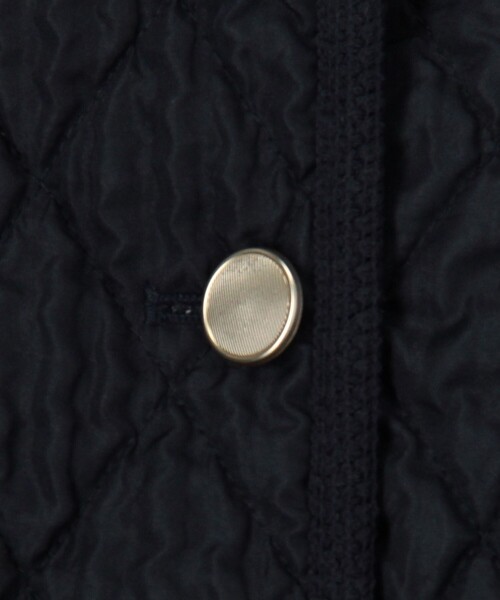 MICO COULIER（ミコクリエ）の「エンボスキルトジャケット（ブルゾン・レディース・オフホワイト/ネイビー・38）」の18枚目の写真