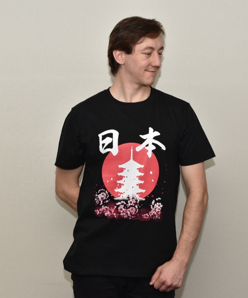 JIN plus(ジンプラス)の「日の丸と塔 JINプラス半袖Tシャツ(Tシャツ/カットソー・メンズ・ブラック系その他4/ホワイト系その他3/ブラック系その他2/ブラック系その他/ブラック系その他5・X-LARGE/LARGE/MEDIUM/SMALL/XX-LARGE)」の1枚目の写真