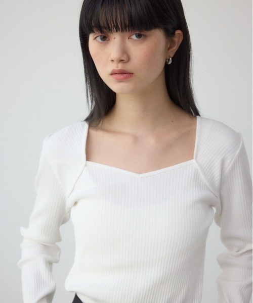 AZUL by moussy（アズールバイマウジー）の「ダイヤネック長袖リブトップス（Tシャツ/カットソー・レディース・ベージュ/ブラック/オフホワイト・SMALL/MEDIUM）」の2枚目の写真