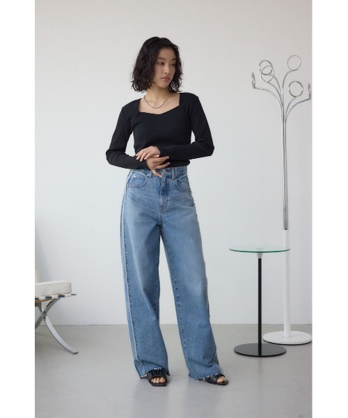 AZUL by moussy（アズールバイマウジー）の「ダイヤネック長袖リブトップス（Tシャツ/カットソー・レディース・ベージュ/ブラック/オフホワイト・SMALL/MEDIUM）」の15枚目の写真