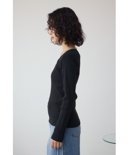 AZUL by moussy（アズールバイマウジー）の「ダイヤネック長袖リブトップス（Tシャツ/カットソー・レディース・ベージュ/ブラック/オフホワイト・SMALL/MEDIUM）」の17枚目の写真