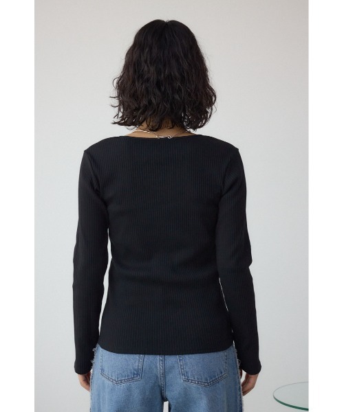 AZUL by moussy（アズールバイマウジー）の「ダイヤネック長袖リブトップス（Tシャツ/カットソー・レディース・ベージュ/ブラック/オフホワイト・SMALL/MEDIUM）」の18枚目の写真