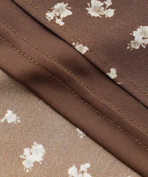 Feroux(フェルゥ)の「カシュクールデザイン 小花プリントワンピース(ワンピース・レディース・ダークブラウン系/レッド系・1/2)」の18枚目の写真