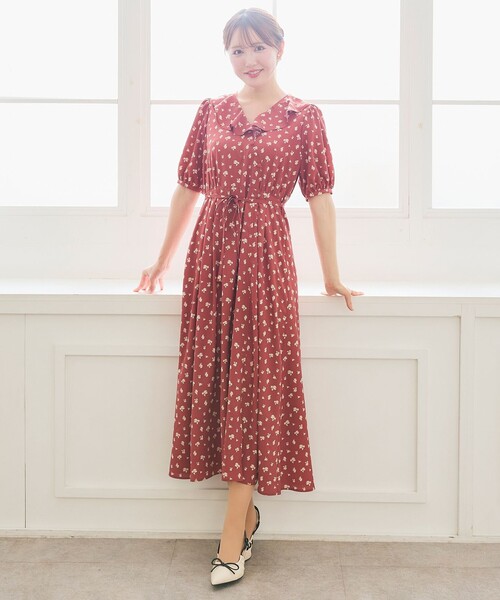 Feroux(フェルゥ)の「カシュクールデザイン 小花プリントワンピース(ワンピース・レディース・ダークブラウン系/レッド系・1/2)」の19枚目の写真