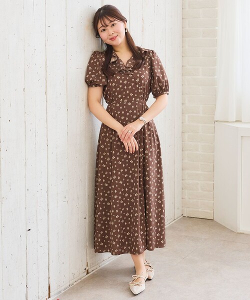 Feroux(フェルゥ)の「カシュクールデザイン 小花プリントワンピース(ワンピース・レディース・ダークブラウン系/レッド系・1/2)」の22枚目の写真